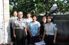 정읍 여경들, 퇴직 선배경찰 위문