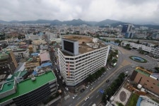 금남로, 예술가들의 야외작업실 518번 버스는 움직이는 공연장