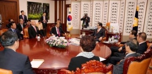 “‘임 행진곡’ 5·18 기념곡 지정 노력”