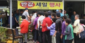능주전통시장 농산물 반값세일
