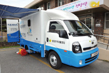 광양제철, 소외계층 위한 이동식 세탁차량 2대 전달