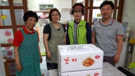 비금농협 농가주부모임, 농산물 기부