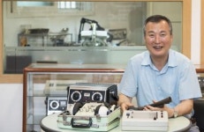 [1982년 국제보청기] 세상에 귀 열어 주고 문화에 눈 뜨게 하다