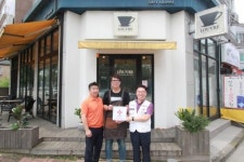 군산 카페 루브르, 희망나눔 명패달기 동참