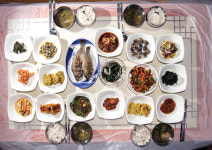 [고흥 신평마을] 바다 진미에 상다리 휘어지는 ‘신평백반’ 드시고 가세요