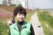 김순례 남평읍새마을부녀회장“지저분했던 강변 산뜻한 꽃길 탈바꿈 흐뭇”