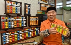 국내 유일 수제 주판 장인 광주 ‘운주 주판’ 김춘열 대표