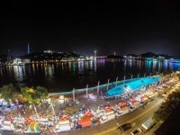 바다와 빛의 조화 … 여수 낭만포차의 야경