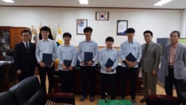 초록우산 ‘품다’ 참여 문성고 학생에 상패