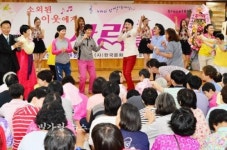 “노래봉사단, 내일 봉선동서 마이크 잡습니다”
