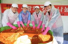 광주지역 롯데마트, 사회복지시설에 김장김치 전달