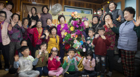 경로당에 성탄 트리 생겼어요