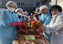 [연말 온정 나누기] 동백원-지역단체 봉사단 ‘사랑의 김치’