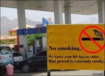 까칠한 금연 안내문, 주유소 사장님 패기 장난 아닌데~