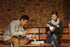 응칠 응사 복고 열풍 잇는 화제작… 연극 러브 액츄얼리