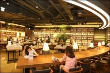 교보문고, 바로드림센터·핫트랙스 현대百 판교점 입점