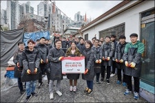 금호타이어 임직원들 소외 이웃에 연탄 배달