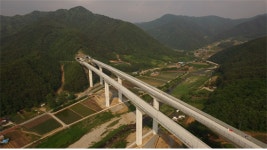 양양고속도로 개통, 서울~양양 2시간20분 ‘도로위 휴게소 최초설치’