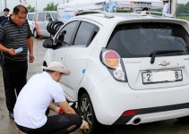 [현장에서] “타이어 점검, 여름철 안전운전에 필수죠”