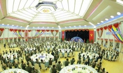 북한 ‘화성-14형’ 2차 시험발사 자축 연회