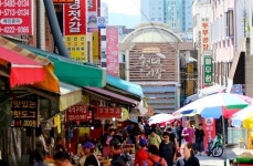 추석 장보기…전통시장 對 대형마트, 막상막하