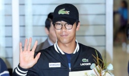 정현, 환호 속에 입국…“세계랭킹 10위 욕심”