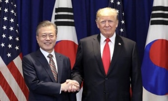 문재인·트럼프, 북한 비핵화 의지 재확인…2차 북미정상회담 조만간 개최