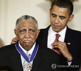 미국 인권운동 지도자 조지프 로워리 목사 별세
