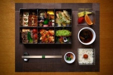 롯데호텔서울, 드라이브 스루 도시락 인기…가격 내리고 한 달 연장