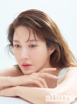 펜트하우스 이지아, 나이가 무색한 빛나는 피부... 얼루어 화보컷 공개