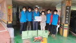 ㈜더자일, 도담하우스에 배냇저고리 전달