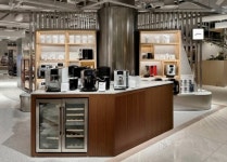 유라, 현대백화점 압구정본점 리뉴얼 오픈