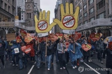 美전역서 손 떼!(Hands Off )…반 트럼프 시위 확산