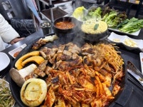 [In 성수] 잉크·가죽냄새 사라진 성수 골목…27년 역사 돈벼락맛집