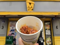 [컨슈머리뷰] 아아 대신 치킨 담았다…메가MGC커피의 컵 속 반전