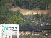 <단독> 토굴생활 손학규, 토굴 근처에 새 집 짓는다