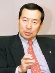 구자홍 LS미래원 회장 동생 자리에…다시 쥔 지휘봉