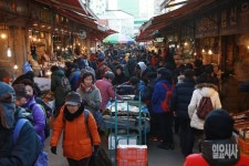 [포토] 북새통 이루는 재래시장