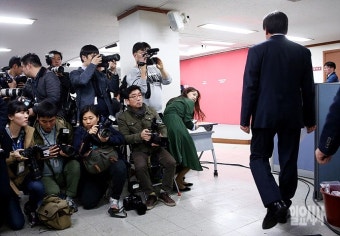 [포토] 유승민 공천 기자회견 온 김무성