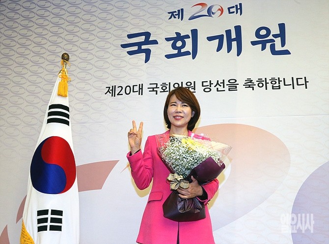 여의도 국회, 楊 탄핵청원 청문회 시작부터 물리적 충돌