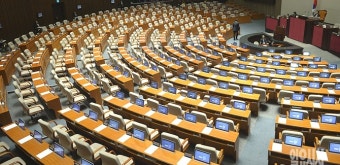 '굿바이 19대 국회' 본회의장엔 27명만 있었다