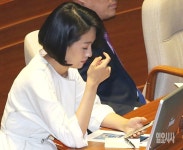 젊은 여성정치인 잔혹사