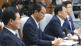 [포토] 메모하는 김성식