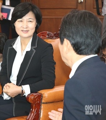 [포토] '국회의장 예방'서 대화하는 정세균-추미애