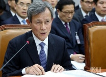 [포토] 답변하는 이영석 차장