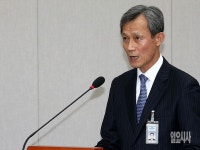 [포토] 질문에 답하는 이영석 경호실 차장