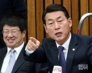 [포토] 최순실 국조 목소리 높이는 황영철