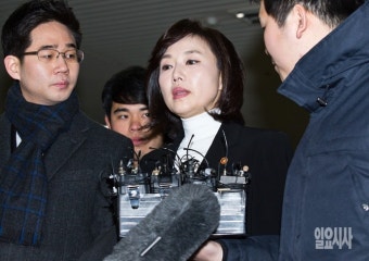 [포토] 특검 소환조사 출석하는 조윤선
