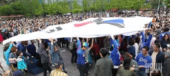 [포토] 일산문화광장에 등장한 대형 태극기