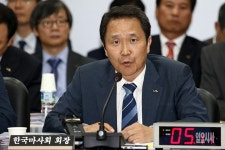 [포토] 의원들 질의에 대답하는 이양호 한국마사회 회장